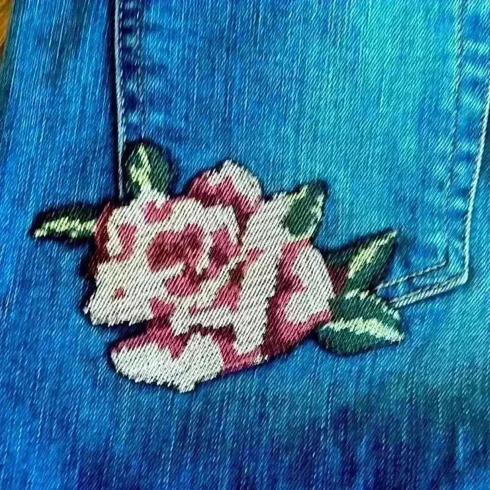 7 For All Mankind Rose Patch Jeans “the skinny” | Size 28 Waist - Picture 3 of 5